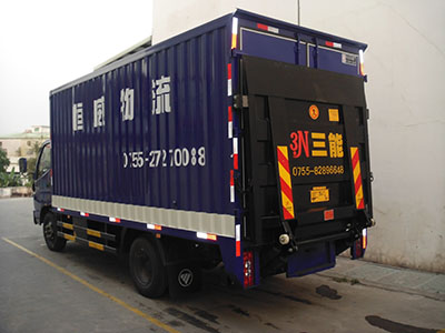 小型尾板貨車，靈活運輸，輕松應對各種場景